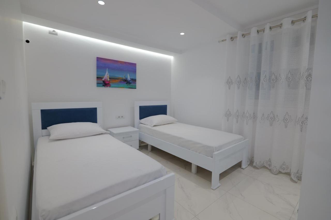 Twins Villa Sarandë Exterior foto