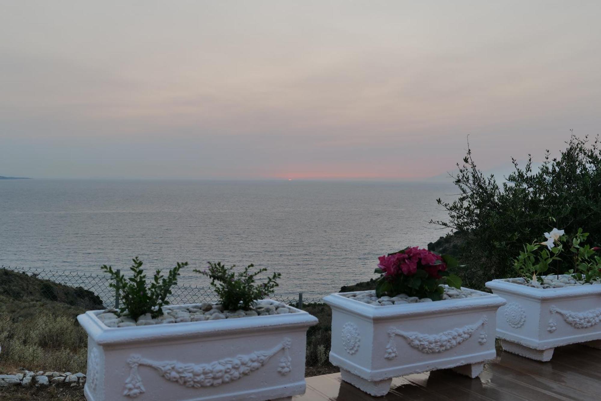 Twins Villa Sarandë Exterior foto